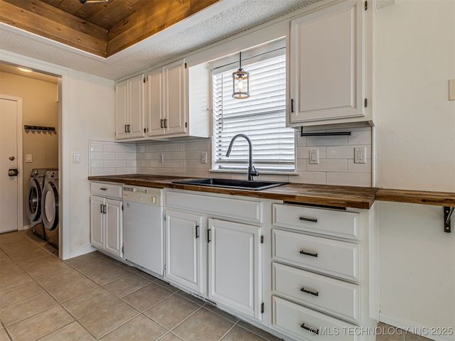 14225 E 37th Place, Tulsa, OK 74133