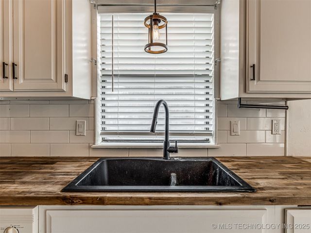 14225 E 37th Place, Tulsa, OK 74133