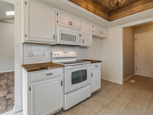 14225 E 37th Place, Tulsa, OK 74133