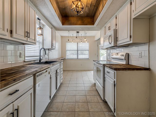14225 E 37th Place, Tulsa, OK 74133