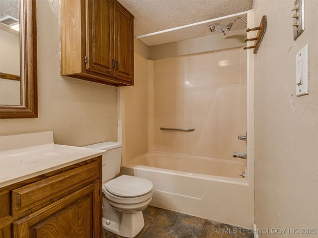 14225 E 37th Place, Tulsa, OK 74133