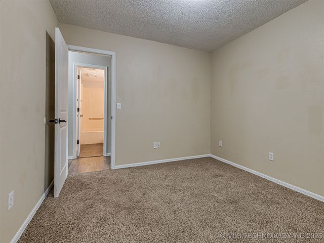 14225 E 37th Place, Tulsa, OK 74133