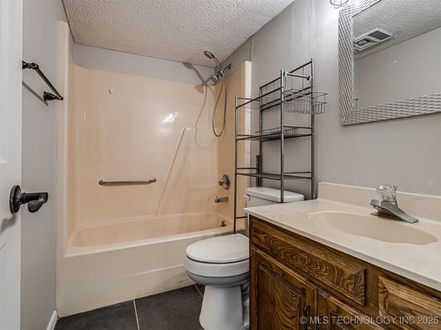 14225 E 37th Place, Tulsa, OK 74133