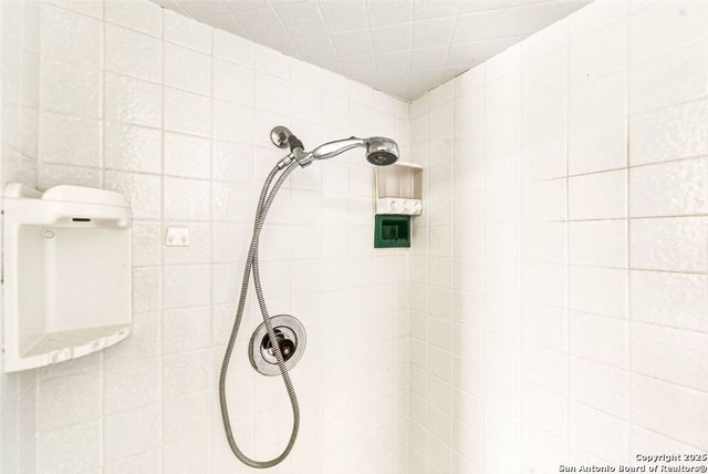 200 Roundabout Lane, Kerrville, TX 78028