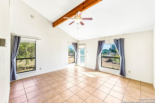 200 Roundabout Lane, Kerrville, TX 78028