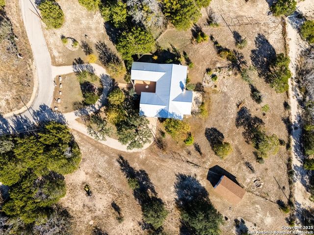 200 Roundabout Lane, Kerrville, TX 78028