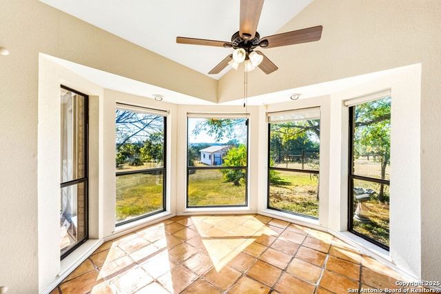 200 Roundabout Lane, Kerrville, TX 78028