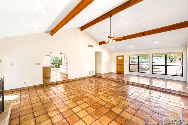 200 Roundabout Lane, Kerrville, TX 78028