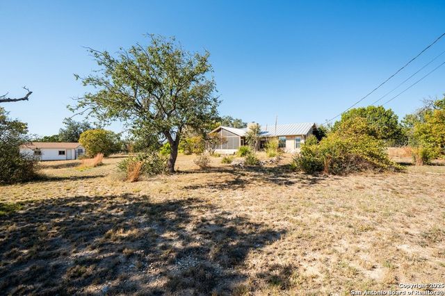 200 Roundabout Lane, Kerrville, TX 78028