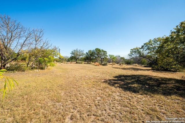 200 Roundabout Lane, Kerrville, TX 78028