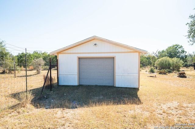 200 Roundabout Lane, Kerrville, TX 78028