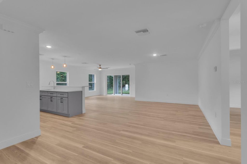 Image 12 of property listing at 413 POPPY LANE, Inverness, FL 34452