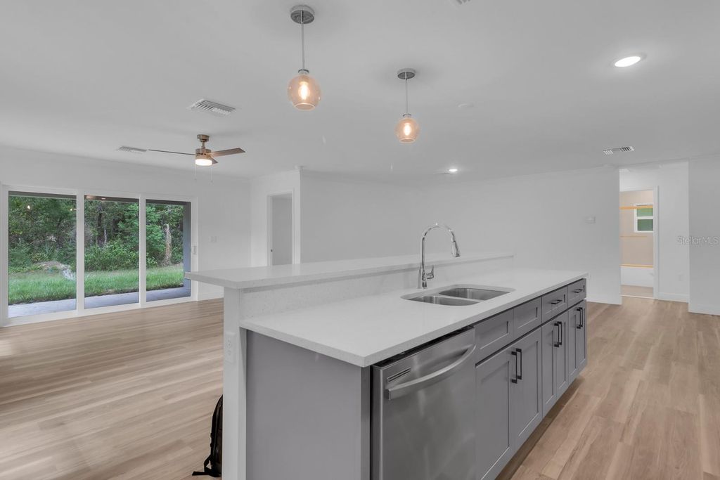 Image 7 of property listing at 413 POPPY LANE, Inverness, FL 34452
