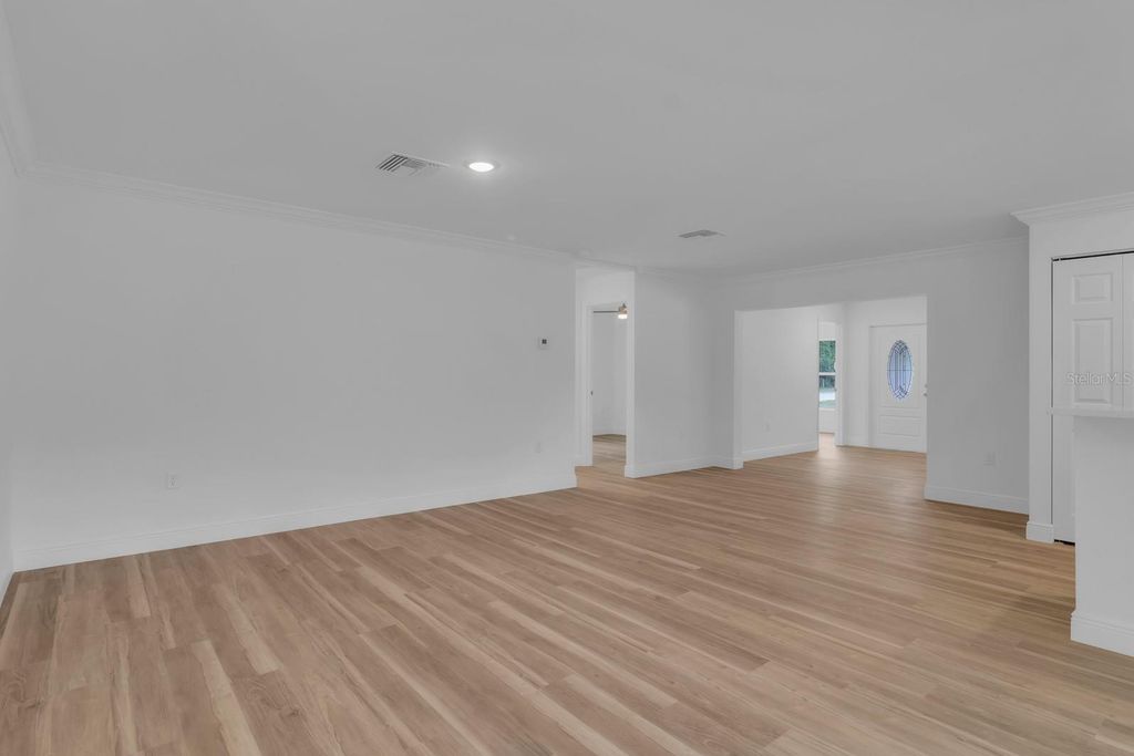 Image 10 of property listing at 413 POPPY LANE, Inverness, FL 34452