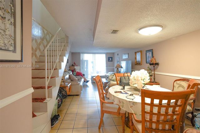 1159 W 40th St 16, Hialeah, FL 33012