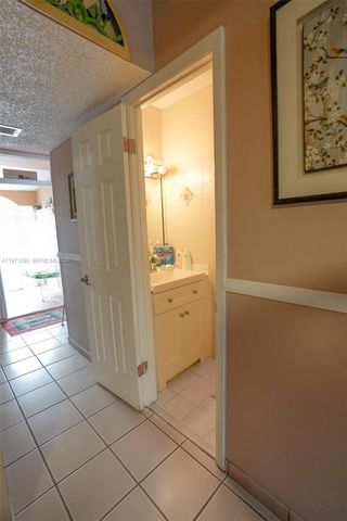 1159 W 40th St 16, Hialeah, FL 33012