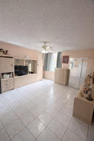 1159 W 40th St 16, Hialeah, FL 33012