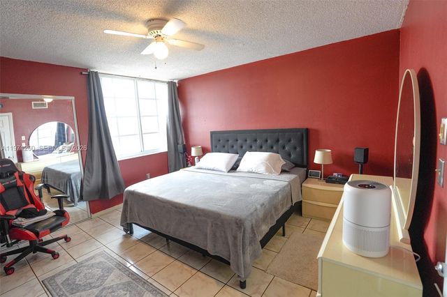 1159 W 40th St 16, Hialeah, FL 33012