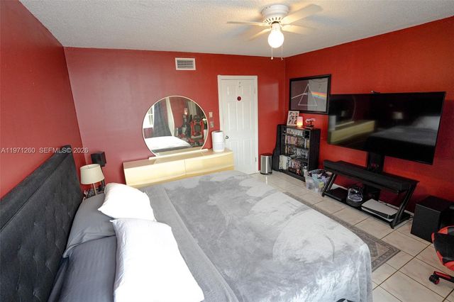 1159 W 40th St 16, Hialeah, FL 33012