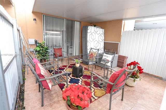 1159 W 40th St 16, Hialeah, FL 33012