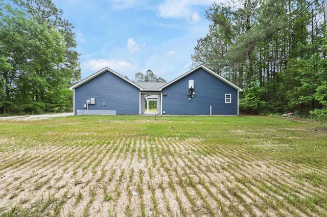 395 Pine Oaks Farm Rd., Aynor, SC 29511