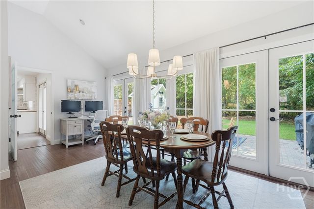 28 Romney Place, Savannah, GA 31406