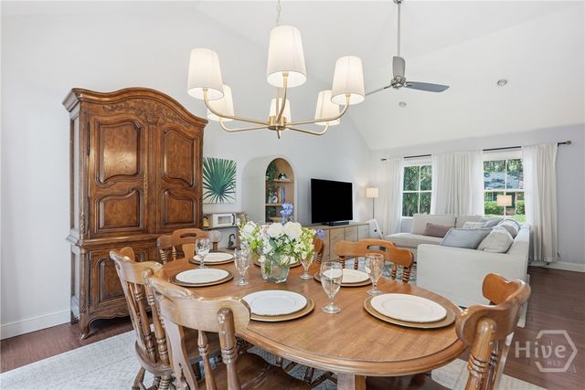 28 Romney Place, Savannah, GA 31406