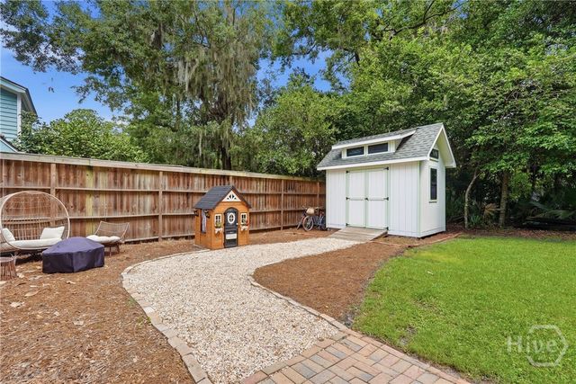 28 Romney Place, Savannah, GA 31406