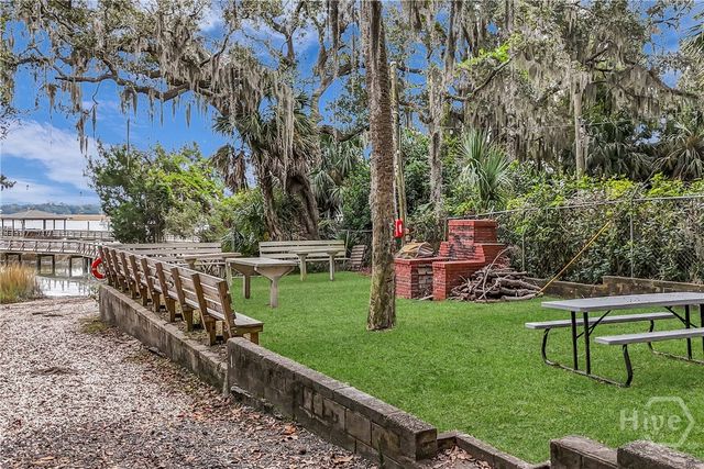 28 Romney Place, Savannah, GA 31406