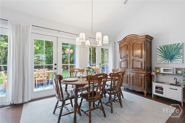 28 Romney Place, Savannah, GA 31406