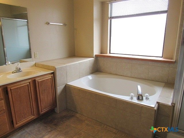 401 E Hogan Drive, Copperas Cove, TX 76522