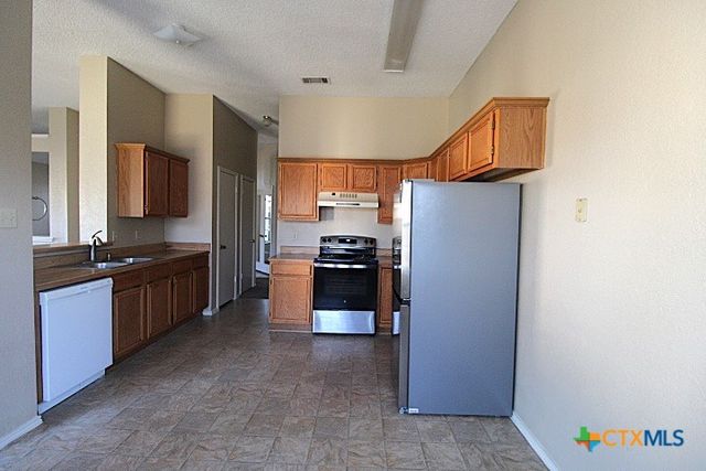 401 E Hogan Drive, Copperas Cove, TX 76522