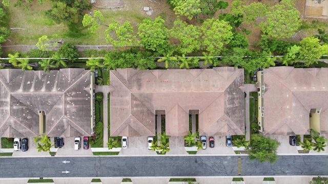 7839 LIMESTONE LANE 12-204, Sarasota, FL 34233