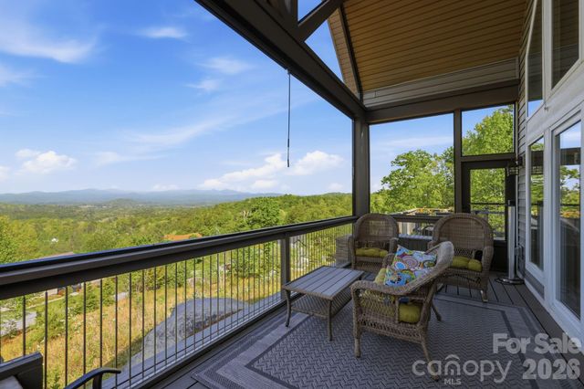 467 Crystal Heights Drive, Hendersonville, NC 28379