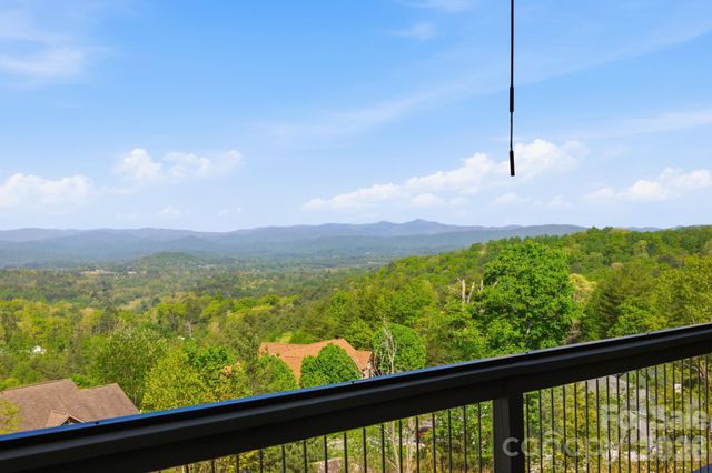 467 Crystal Heights Drive, Hendersonville, NC 28379