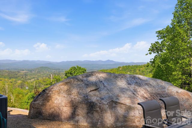 467 Crystal Heights Drive, Hendersonville, NC 28379
