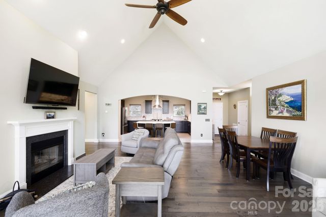 467 Crystal Heights Drive, Hendersonville, NC 28379