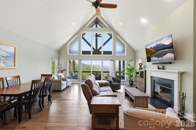 467 Crystal Heights Drive, Hendersonville, NC 28379