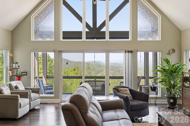 467 Crystal Heights Drive, Hendersonville, NC 28379