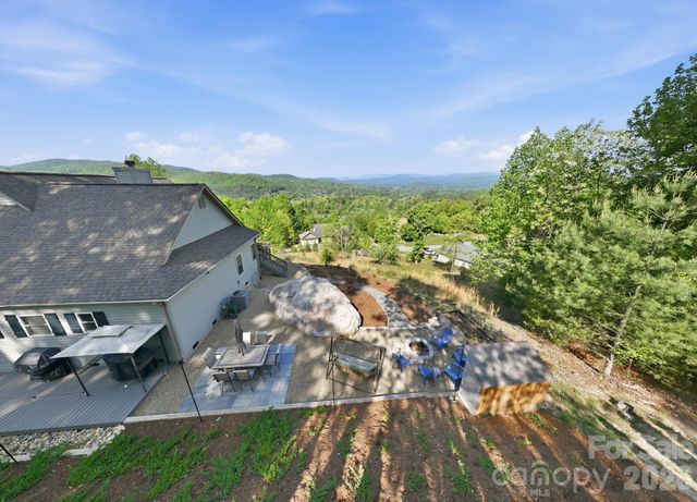 467 Crystal Heights Drive, Hendersonville, NC 28379