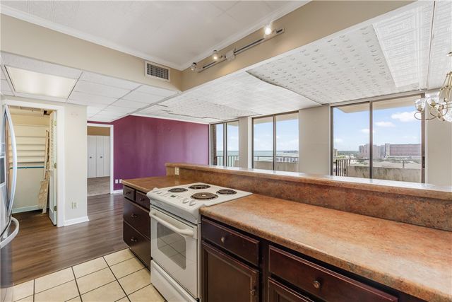 715 S Upper Broadway 1103, Corpus Christi, TX 78401