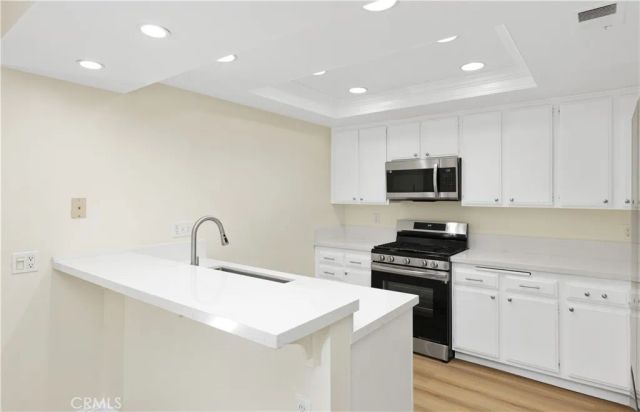 94 Greenfield, Irvine, CA 92614