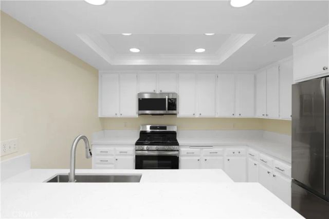 94 Greenfield, Irvine, CA 92614