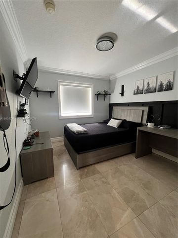 5513 SW 164th Ct, Miami, FL 33185