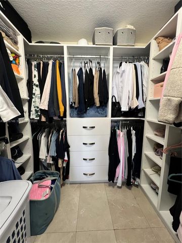 5513 SW 164th Ct, Miami, FL 33185