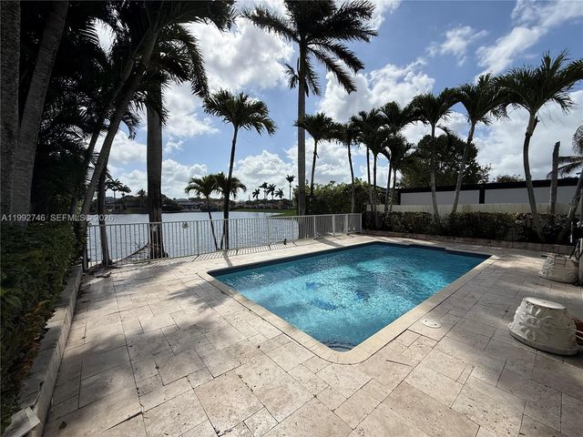 5513 SW 164th Ct, Miami, FL 33185