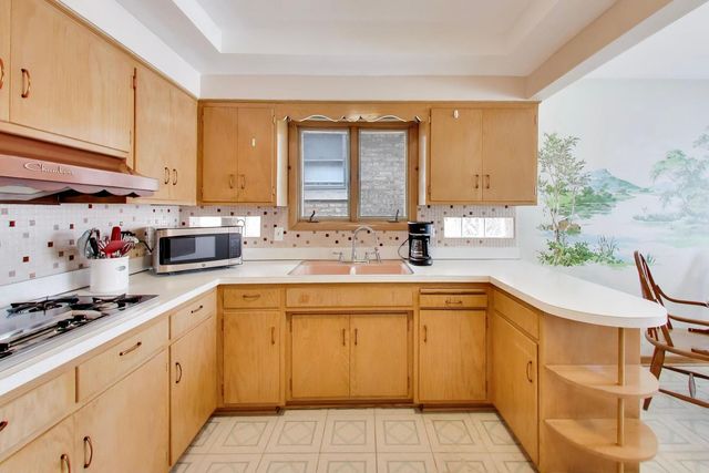 5220 W Patterson Avenue, Chicago, IL 60641