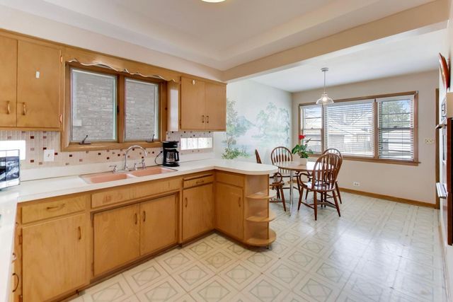 5220 W Patterson Avenue, Chicago, IL 60641