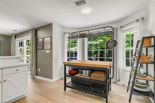 215 Amesbury LN, Newport News, VA 23606