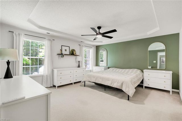 215 Amesbury LN, Newport News, VA 23606